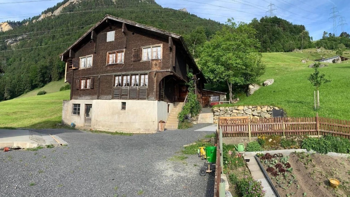 Sisikon Ski Chalet | Holiday house Sisikon for 1 - 10 persons with 4 bedrooms - Farmhouse