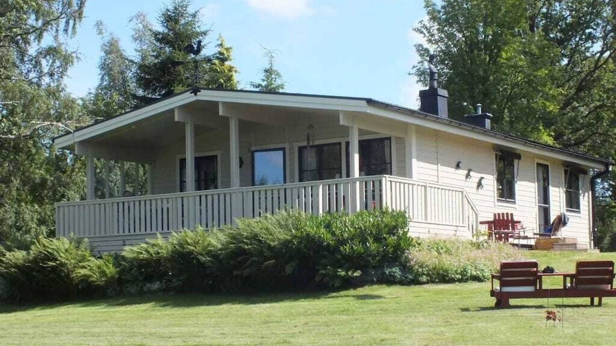 Hjo House | Holiday house "smultronsställe", Hjo, Vätternsee