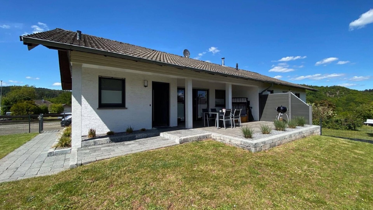 Harbshausen House | Holiday house Vöhl for 1 - 4 persons with 2 bedrooms - Twin house