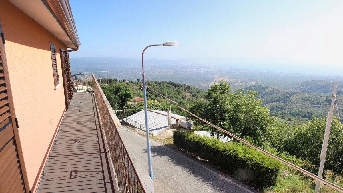 Lamezia Terme Apartment | Holiday house with stunning views of the Gulf of St. Eufemia Lamezia Terme