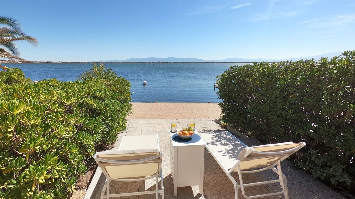 Le Barcares House | Holiday house with a direct connection to the water also a boating dock
