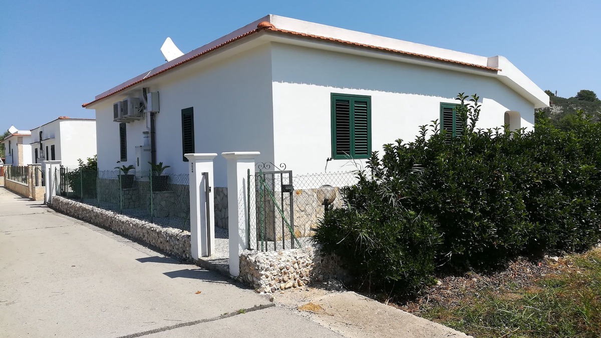 Chiesiola Villa | Holiday in Villino n ° 9 Giovanna DISANTI, immersed in the green of the Villa in GARGANO