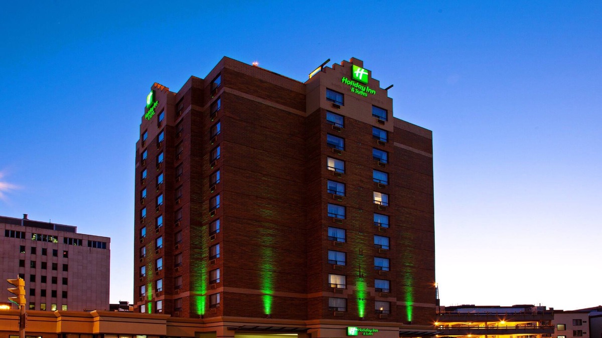 Downtown Winnipeg Hotel | Holiday Inn and Suites Winnipeg Downtown by IHG