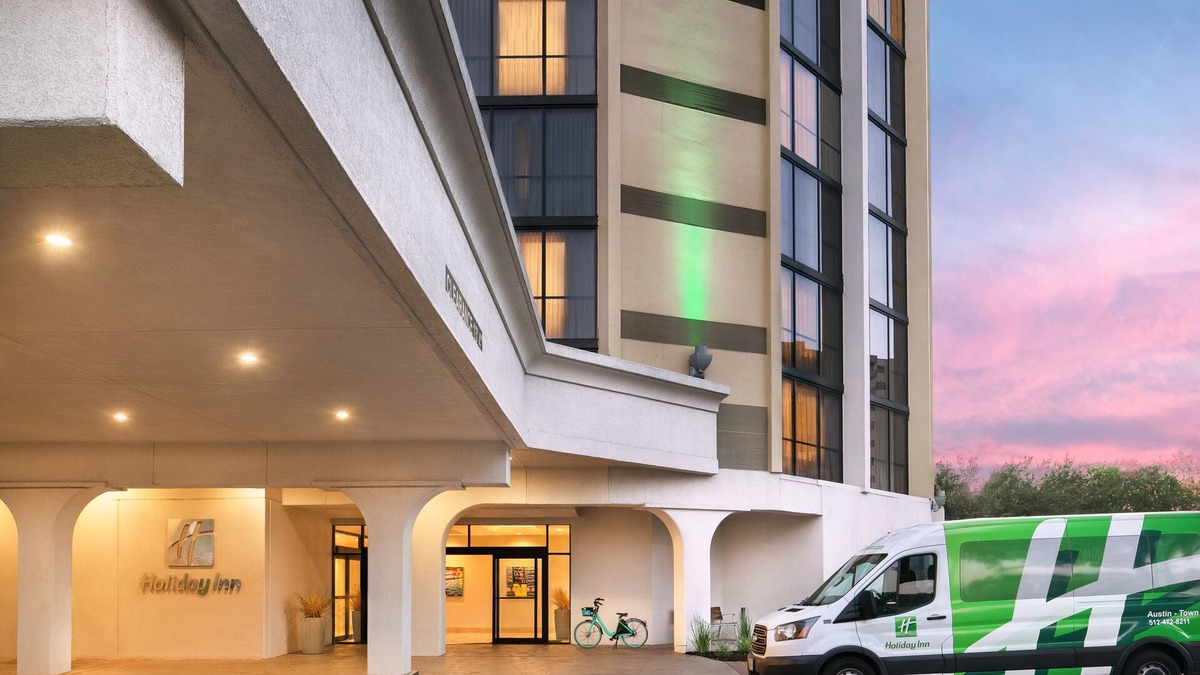 Rainey Street Historic District Hotel | Holiday Inn Austin -Town Lake by IHG