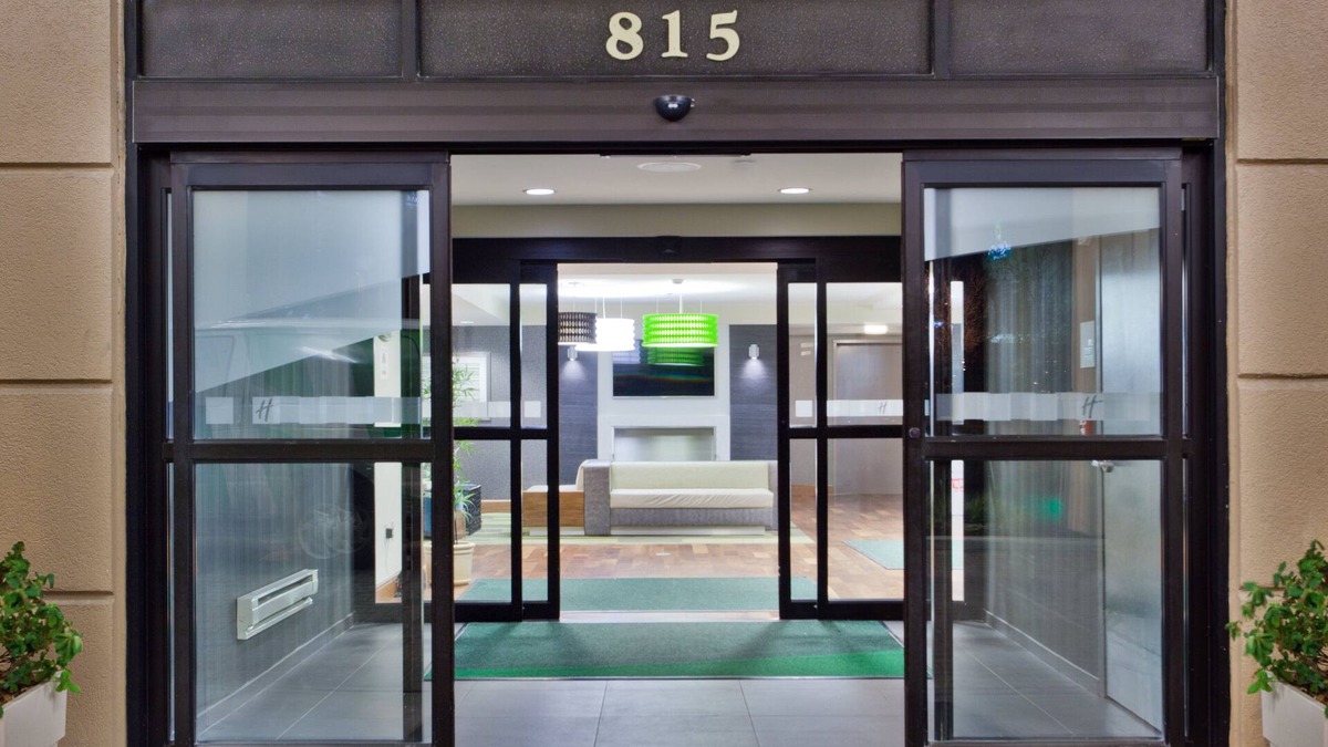 Linthicum Heights Hotel | Holiday Inn Baltimore BWI Airport by IHG