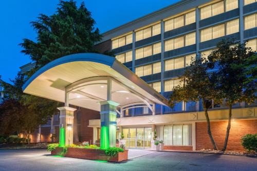 Charlottesville Hotel | Holiday Inn Charlottesville-Monticello by IHG