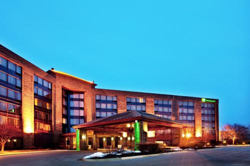 Village of Lakewood Hotel | Holiday Inn Chicago Nw Crystal Lk Conv Ctr by IHG