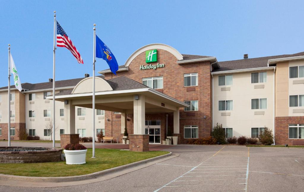 Marshfield Hotel | Holiday Inn Conference Center Marshfield by IHG