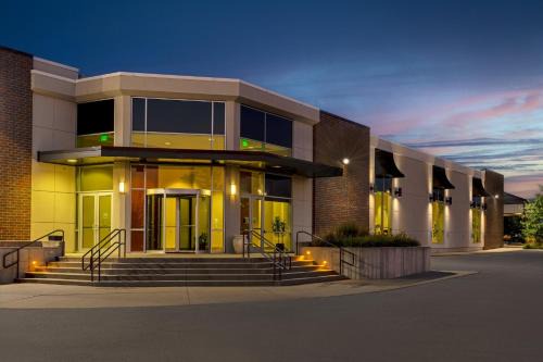 Greater South Side Hotel | Holiday Inn Des Moines-Airport Conf Center by IHG