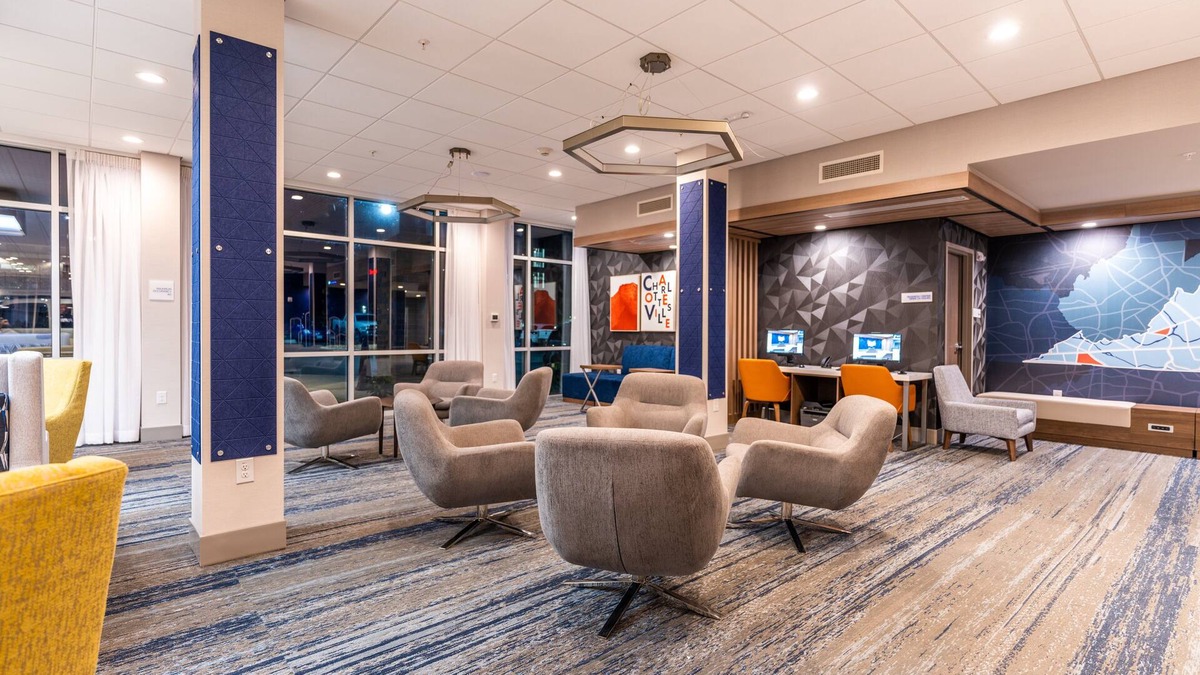 Charlottesville Hotel | Holiday Inn Express & Suites Charlottesville by IHG