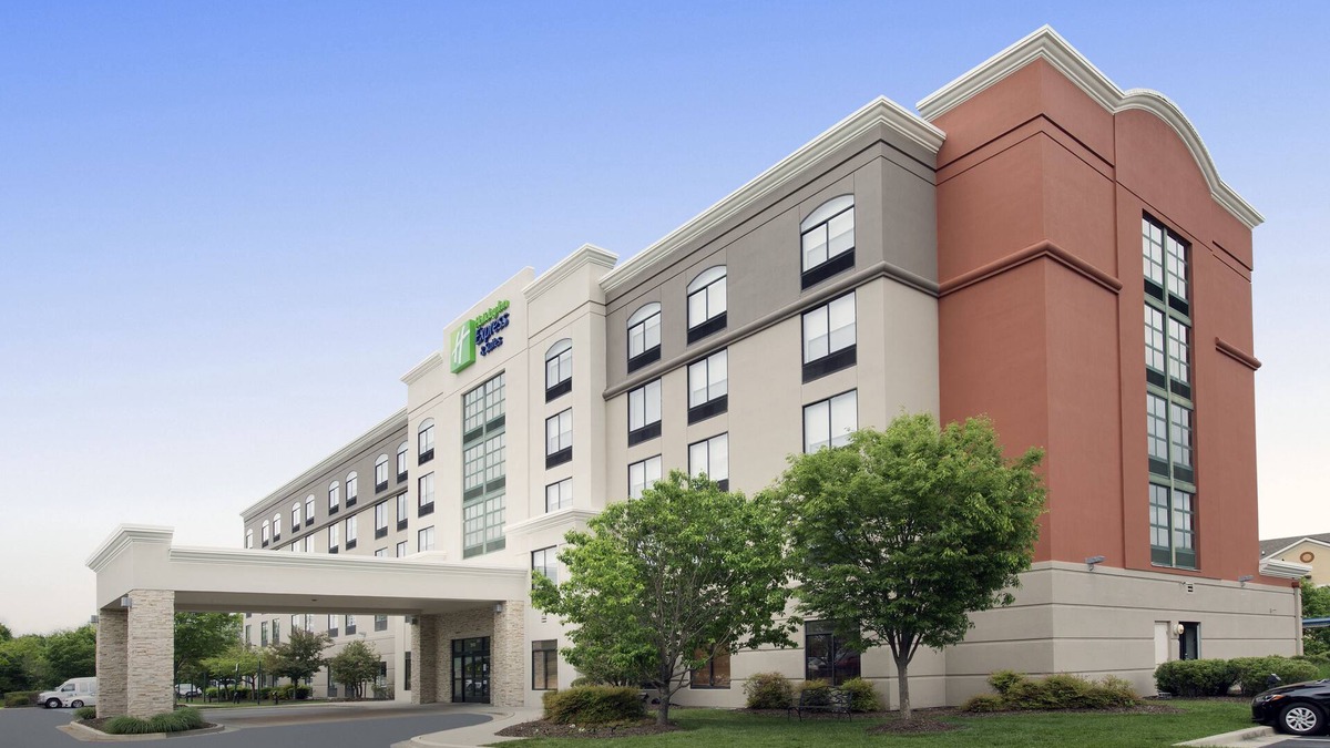 Linthicum Heights Hotel | Holiday Inn Express & Suites Baltimore - BWI Airport North by IHG