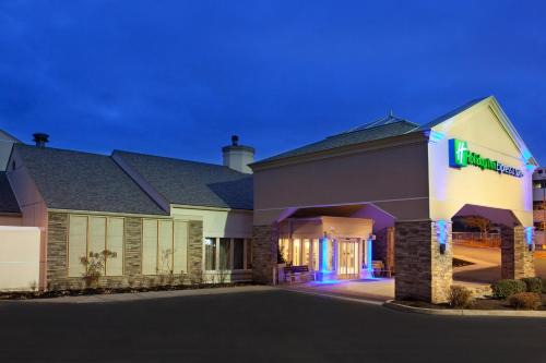 South Hills Hotel | Holiday Inn Express Hotel & Suites Pittsburgh Airport by IHG
