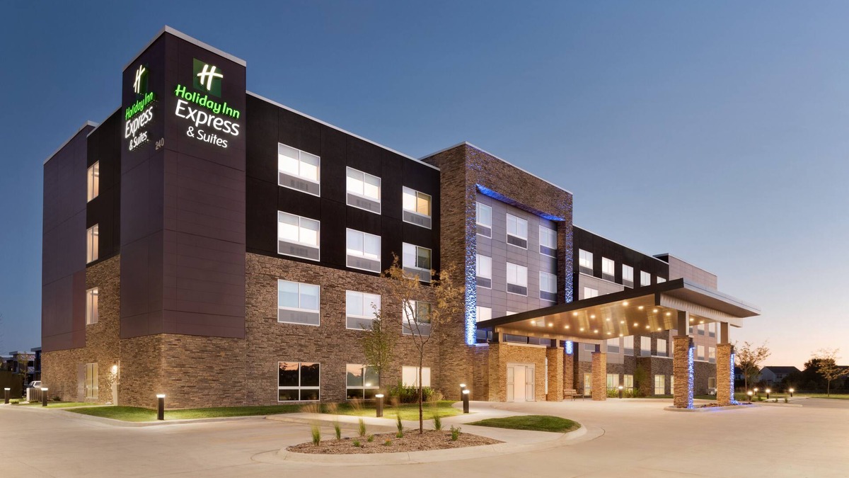 West Des Moines Hotel | Holiday Inn Express & Suites West Des Moines - Jordan Creek by IHG