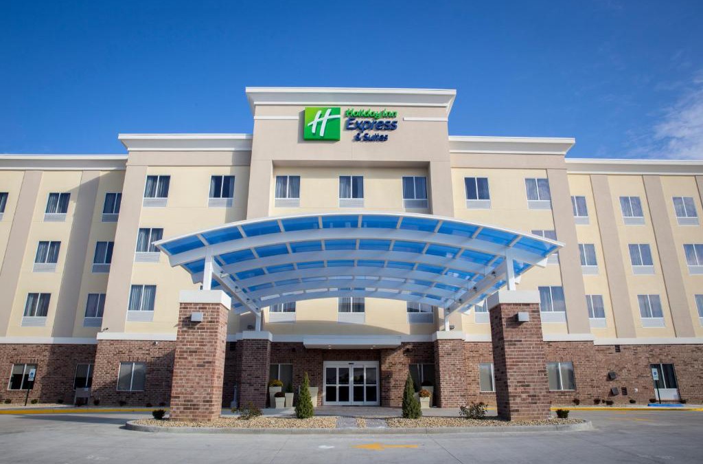 Edwardsville Hotel | Holiday Inn Express and Suites Edwardsville by IHG
