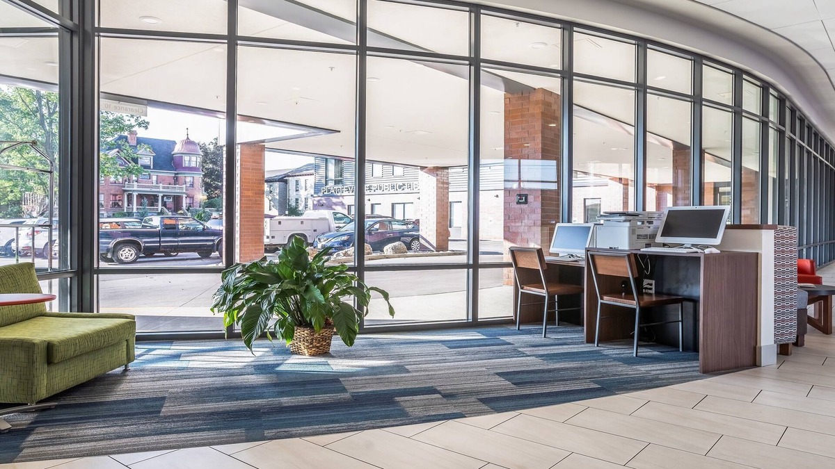Platteville Hotel | Holiday Inn Express and Suites-Platteville by IHG
