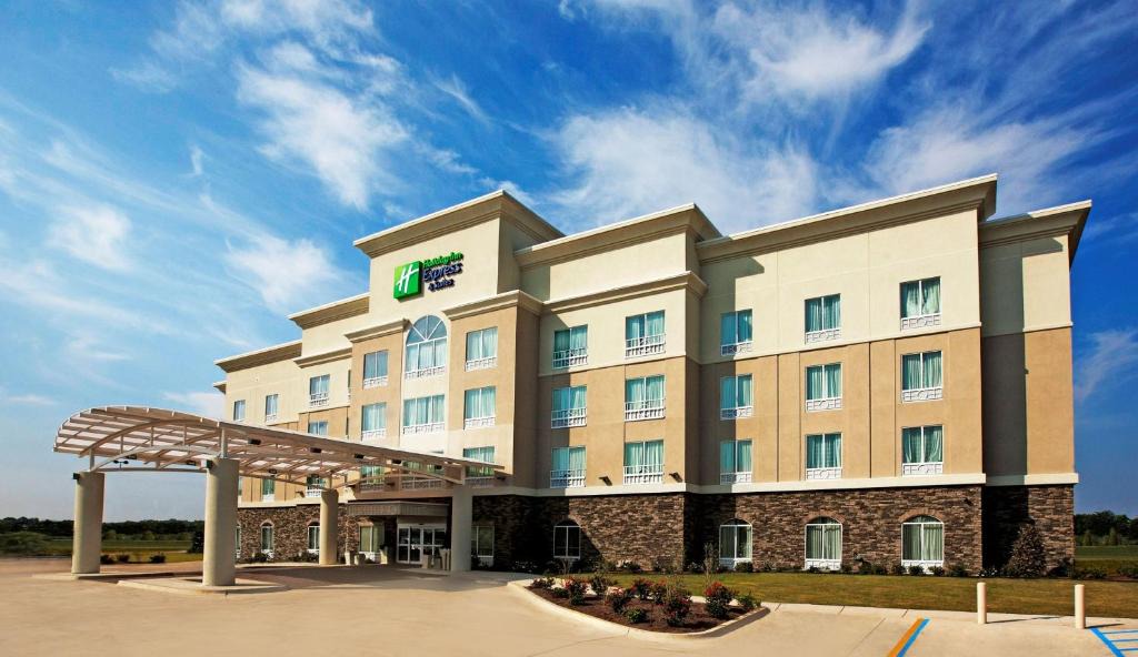 Bossier City Hotel | Holiday Inn Express and Suites Bossier City Louisiana Downs by IHG