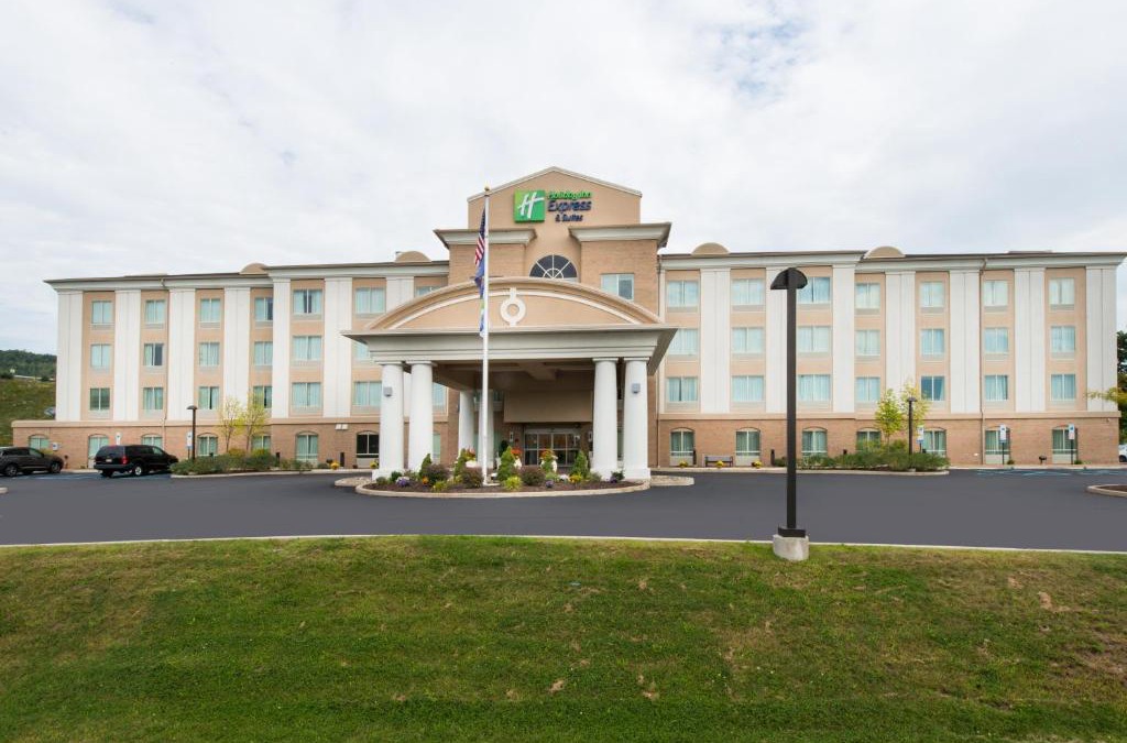 Dickson City Hotel | Holiday Inn Express and Suites Dickson City by IHG