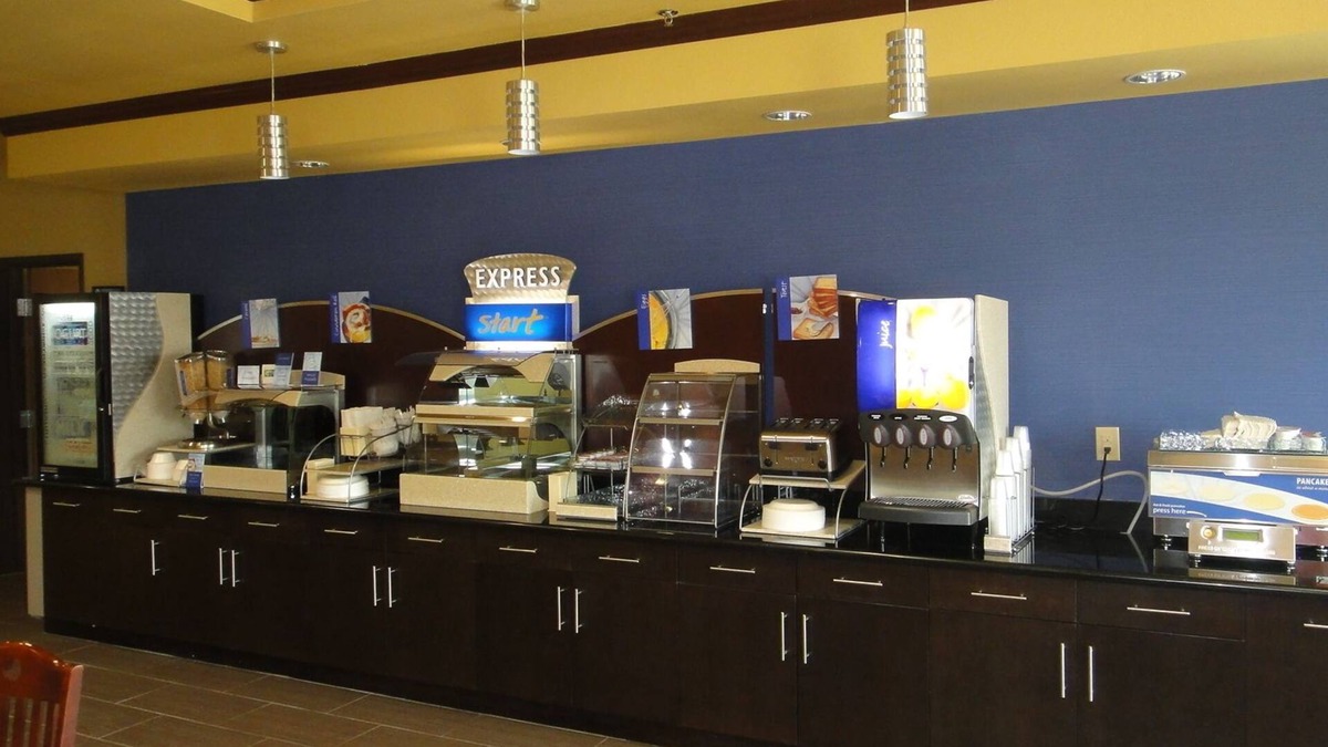 George West Hotel | Holiday Inn Express and Suites George West by IHG