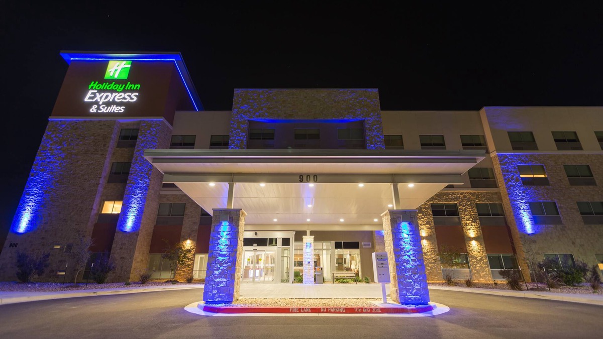 San Marcos Hotel | Holiday Inn Express and Suites San Marcos South by IHG