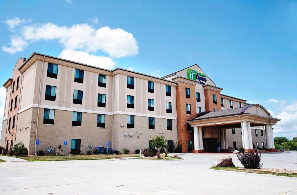 Urbandale Hotel | Holiday Inn Express and Suites Urbandale Des Moines by IHG