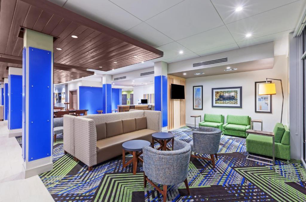Chanute Hotel | Holiday Inn Express and Suites Chanute by IHG