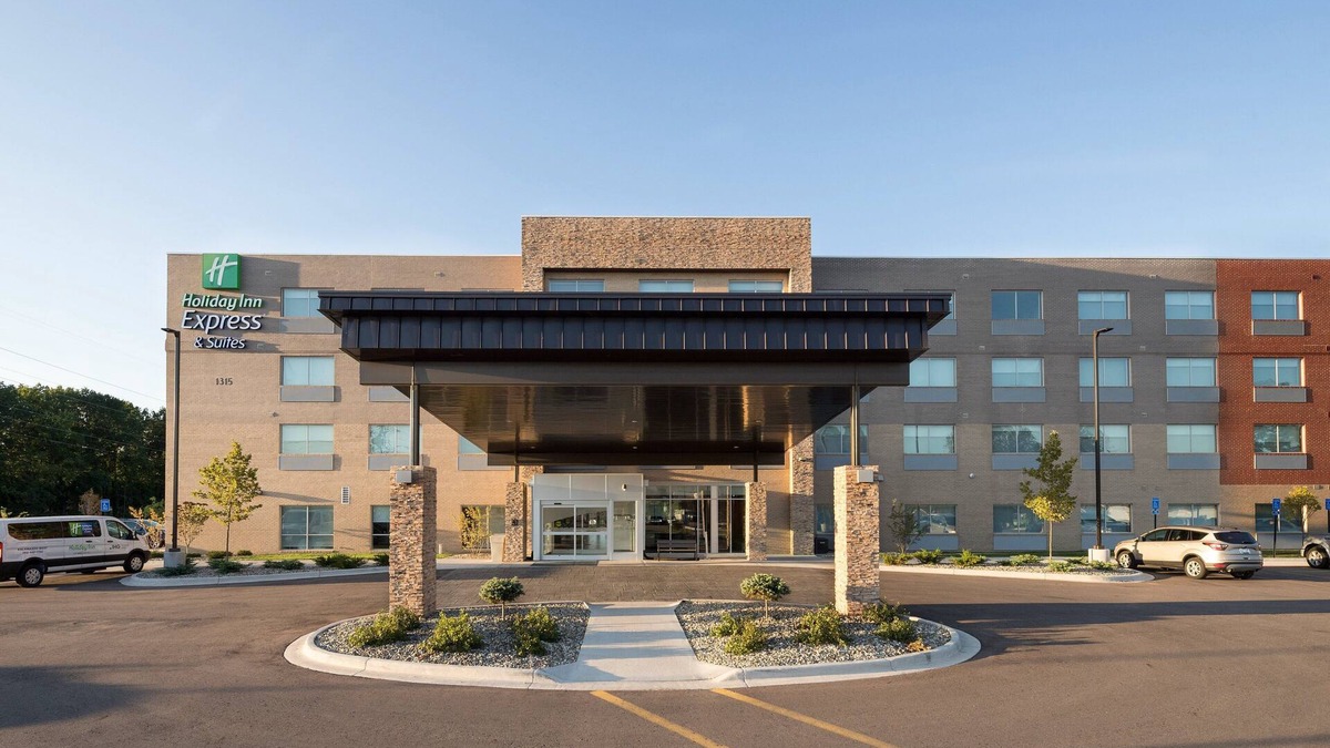 Kalamazoo Hotel | Holiday Inn Express and Suites Kalamazoo West by IHG
