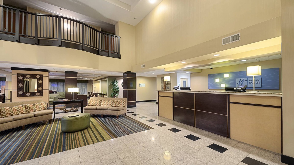 Bloomington Hotel | Holiday Inn Express Bloomington West by IHG