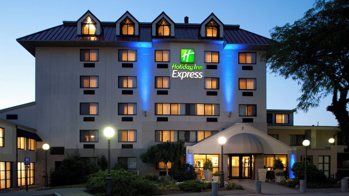 Piety Corner Hotel | Holiday Inn Express Boston - Waltham by IHG
