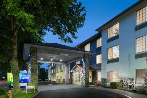 Corvallis Hotel | Holiday Inn Express Corvallis-On the River by IHG