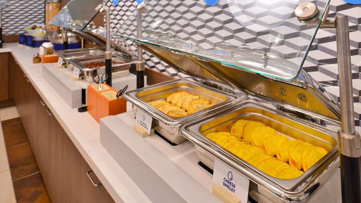 Crestwood Hotel | Holiday Inn Express Crestwood by IHG