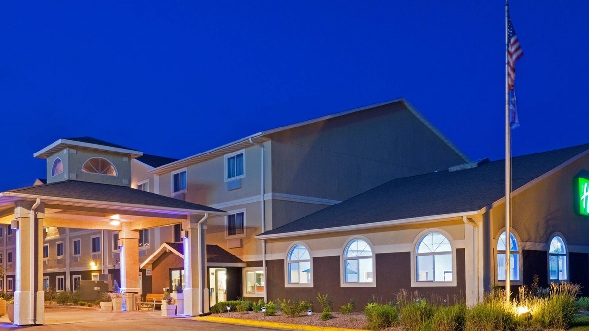 Morrisonville Hotel | Holiday Inn Express Deforest by IHG