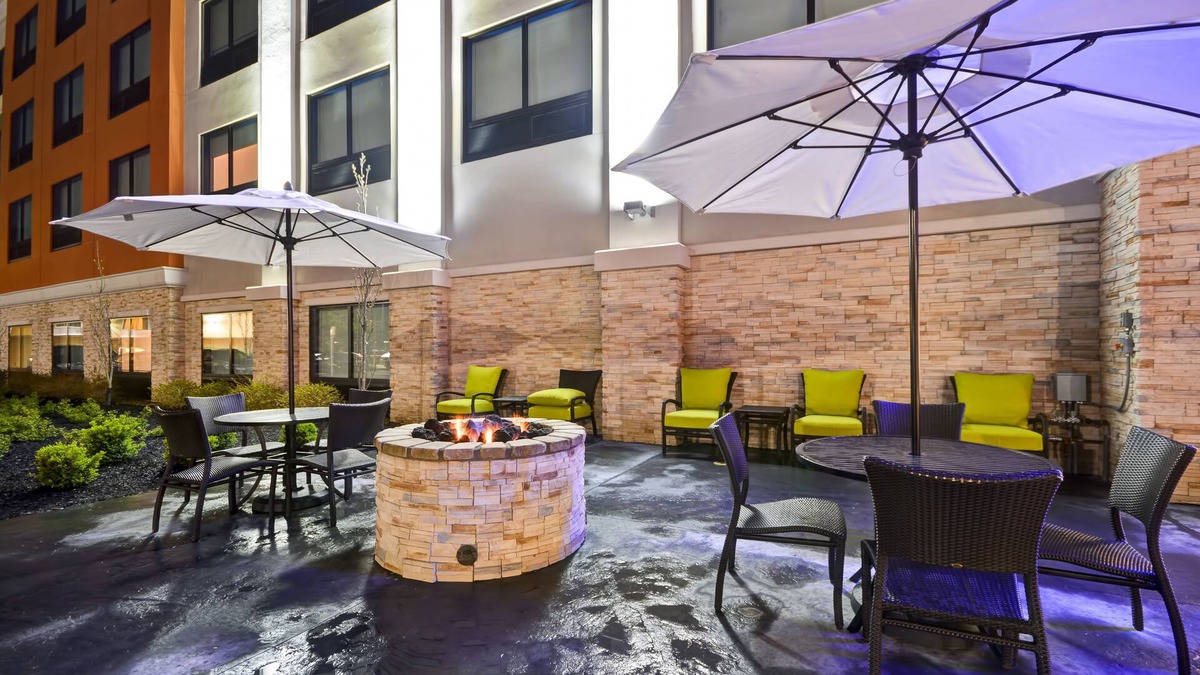Evansville Hotel | Holiday Inn Express Evansville by IHG