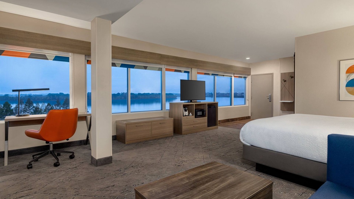 Evansville Hotel | Holiday Inn Express Evansville Downtown by IHG