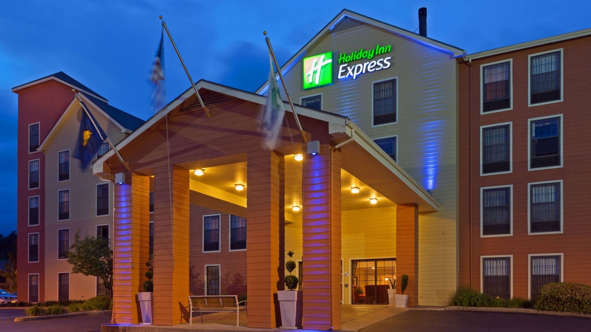 Grants Pass Hotel | Holiday Inn Express Grants Pass by IHG