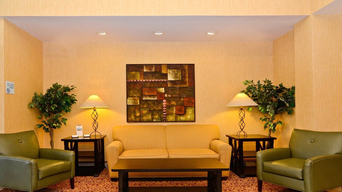 Fort Atkinson Hotel | Holiday Inn Express Hotel & Suites Fort Atkinson by IHG
