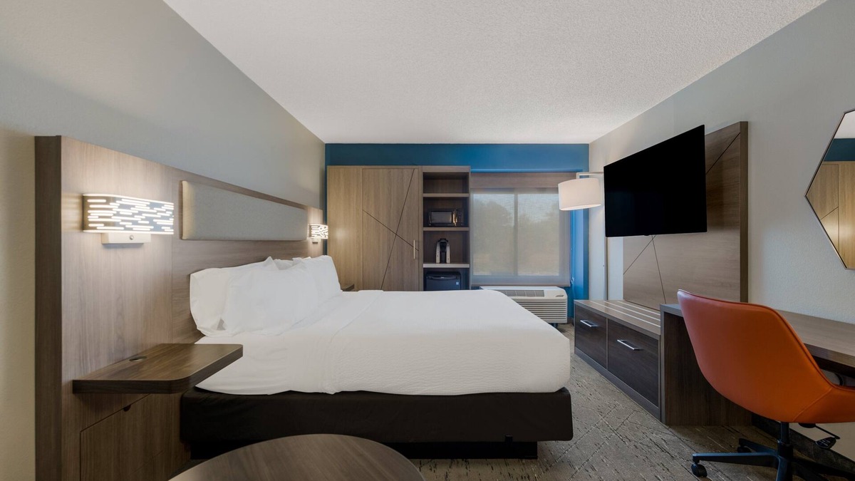 Coliseum Central Hotel | Holiday Inn Express Hampton - Coliseum Central by IHG