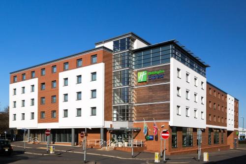 Harlow Hotel | Holiday Inn Express Harlow by IHG
