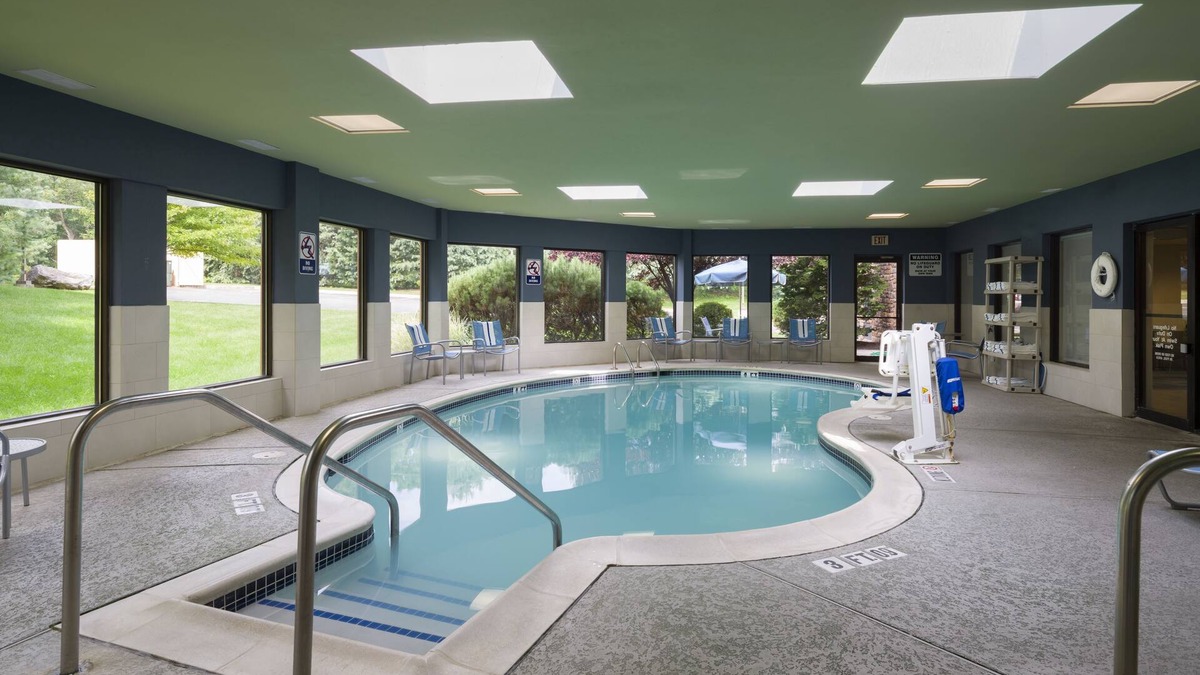 Hummelstown Hotel | Holiday Inn Express Hershey - Harrisburg Area by IHG