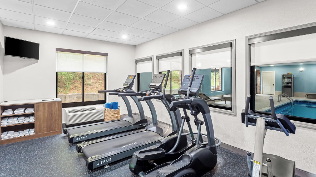 Nitro Hotel | Holiday Inn Express Hotel & Suites Cross Lanes by IHG