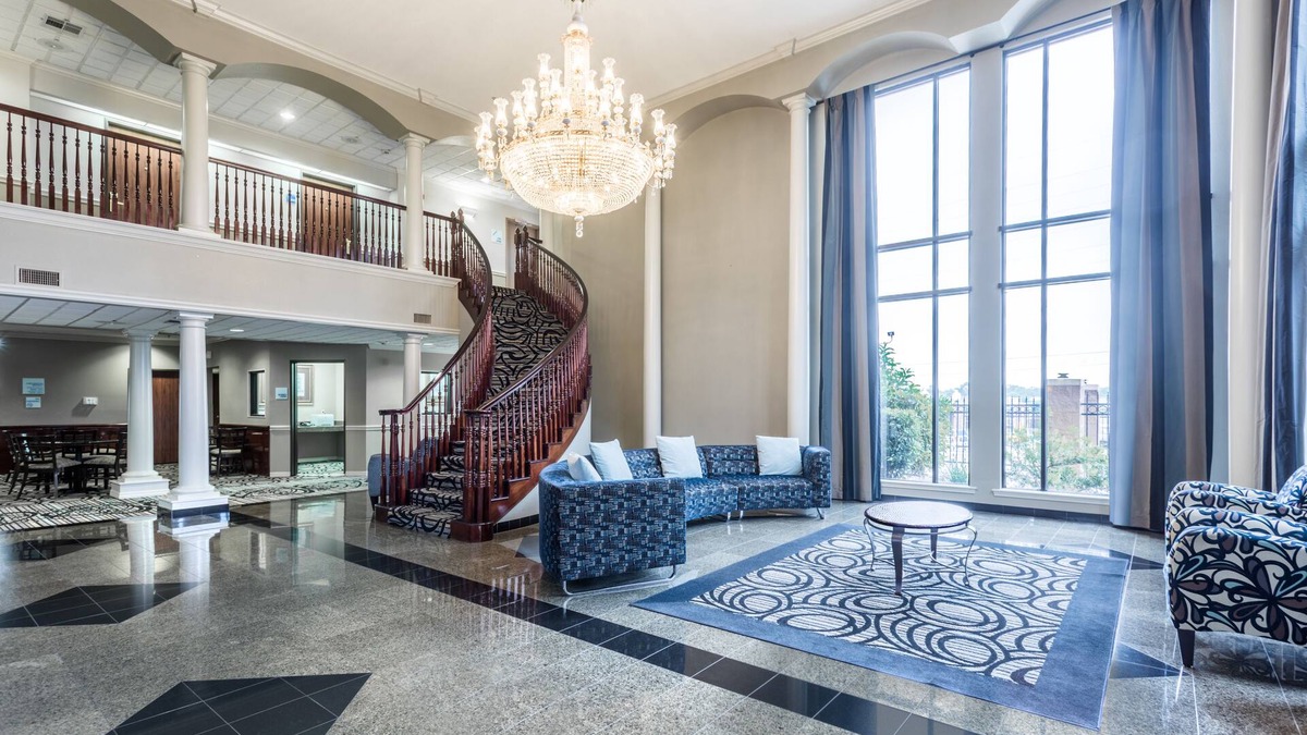 Lake Charles Hotel | Holiday Inn Express Hotel & Suites Lake Charles by IHG