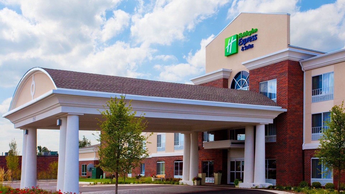 Lake Zurich Hotel | Holiday Inn Express Hotel & Suites, a Lake Zurich-Barrington by IHG