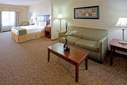 Cedar Hill Hotel | Holiday Inn Express Hotel & Suites Cedar Hill by IHG