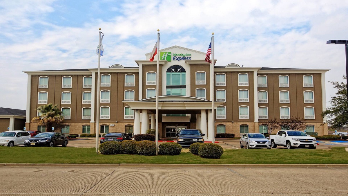 Corsicana Hotel | Holiday Inn Express Hotel & Suites Corsicana by IHG
