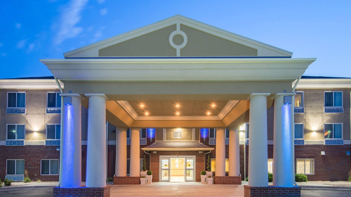 El Dorado Hotel | Holiday Inn Express Hotel & Suites El Dorado, Kansas by IHG