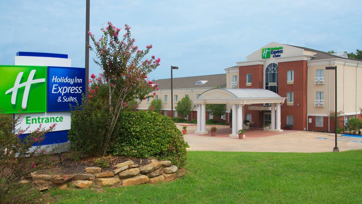 Livingston Hotel | Holiday Inn Express Hotel & Suites Livingston by IHG