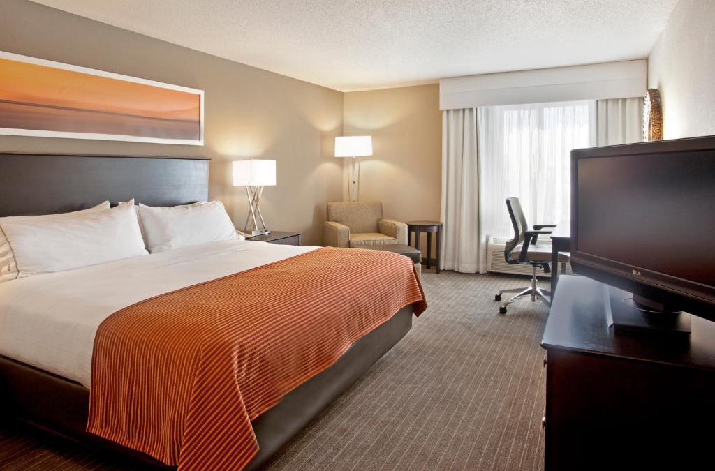 Minnetonka Hotel | Holiday Inn Express Hotel & Suites Minneapolis - Minnetonka by IHG