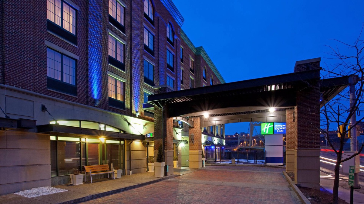 South Side Flats Hotel | Holiday Inn Express Hotel & Suites Pittsburgh-South Side by IHG