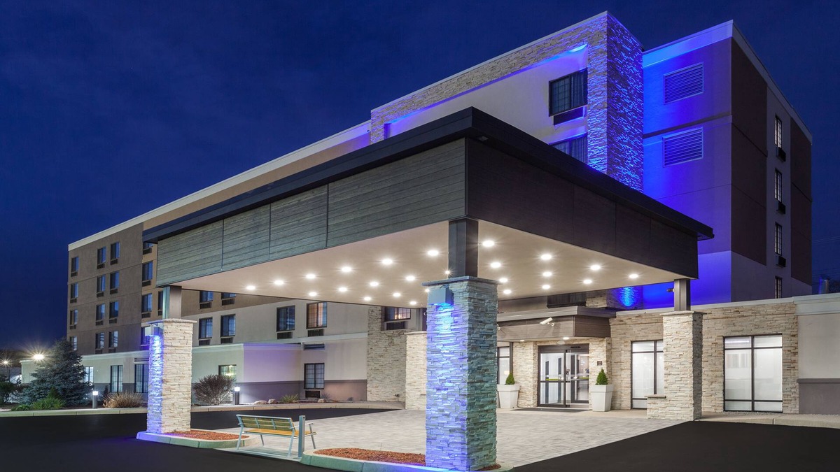 Woonsocket Hotel | Holiday Inn Express Hotel & Suites Providence-Woonsocket by IHG