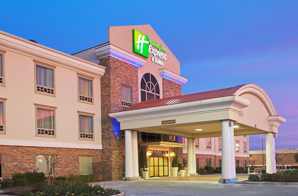 Conroe Hotel | Holiday Inn Express Hotel and Suites Conroe by IHG