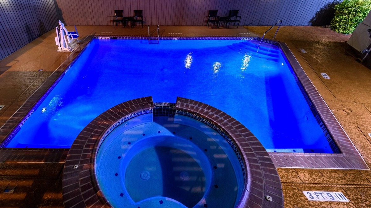 Bastrop Hotel | Holiday Inn Express Hotel & Suites Bastrop by IHG